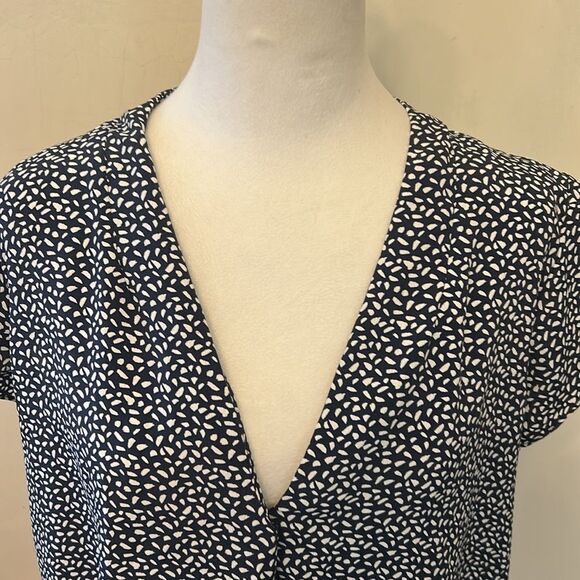 Halogen Navy blue and White Relaxed Boxy Short Sleeve Blouse Size 1 EUC - Picture 4 of 9